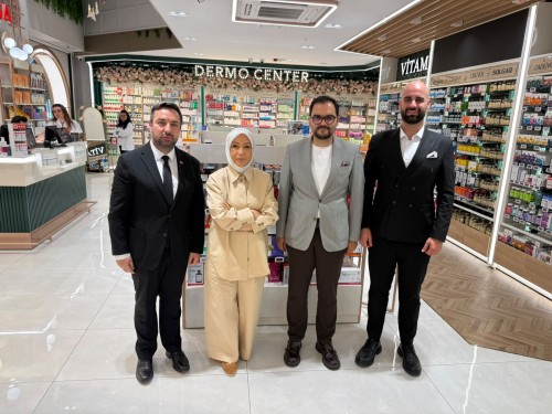 Diş Hekimliği ve Diş Teknolojileri Komisyonu Başkanı Sn. Fatih Uysal ile Sn. Ecz. Öznur Çalık Ziyare