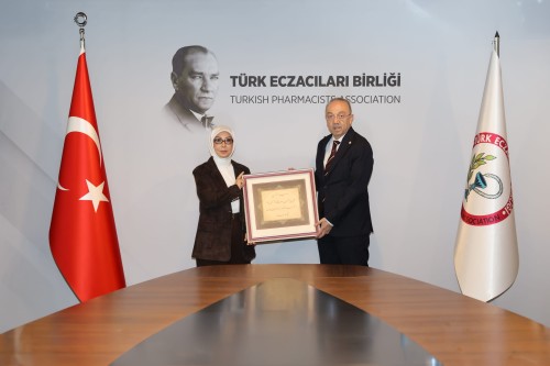 İVEK Vakfı’ndan Türk Eczacıları Birliği’ne Ziyaret