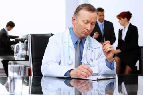 Hastalarla doktorları artık bakanlık "uzlaştırmayacak"