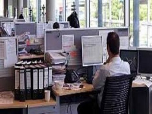 Torba yasa 10 yıllık memuriyetle emeklilik için '50 yaş şart' diyor