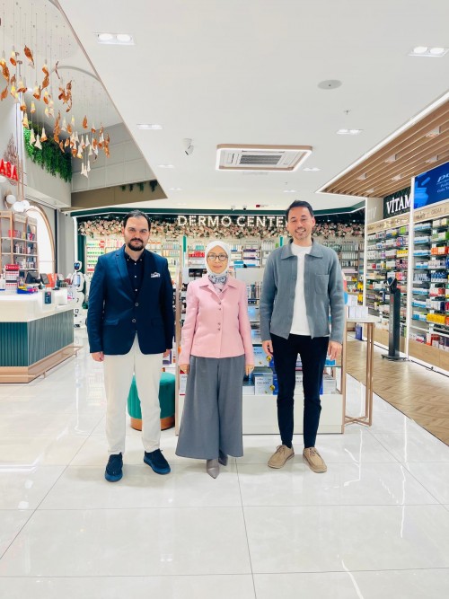 Mütevelli Heyeti Başkanımız Sn. Ecz. Öznur Çalık