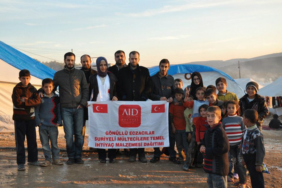  Gönüllü Eczacılardan Suriyelilere Hijyen ve Temel İhtiyaç Malzemesi Yardımı 